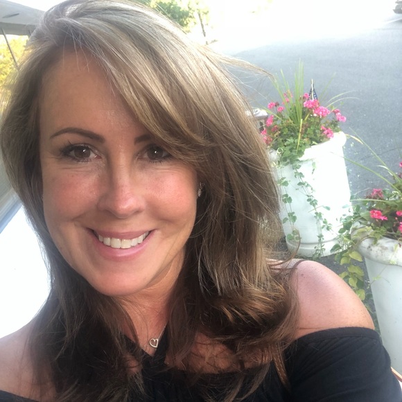 Meet your Posher, Alison - Picture 1 of 1